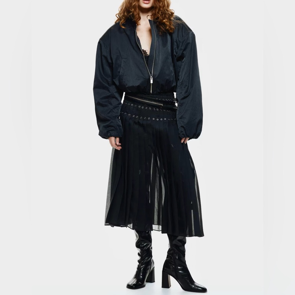 H&M A/W 2025
NWT BLACK EYELET-DETAIL PLISSÉ SKIRT